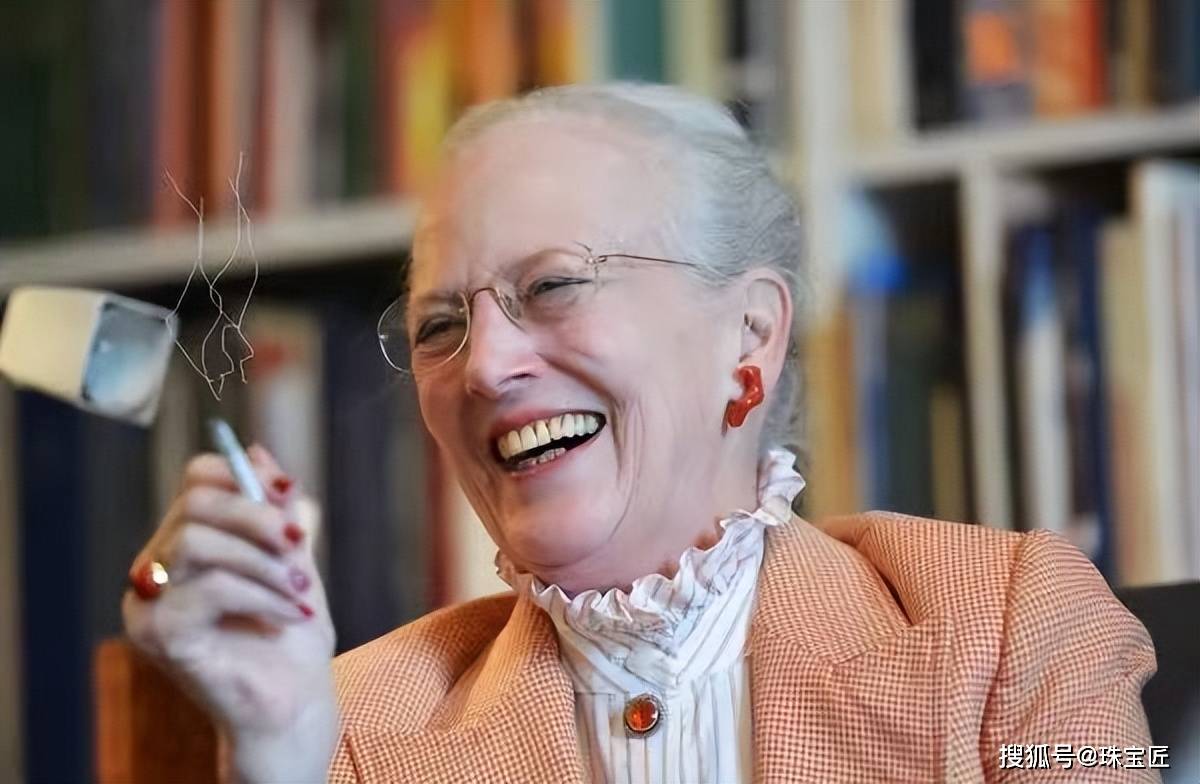 世界上最后一位女王退位!78岁为自己设计棺材超长待机52年成行走的珠宝箱开云网站 Kaiyun(图3)