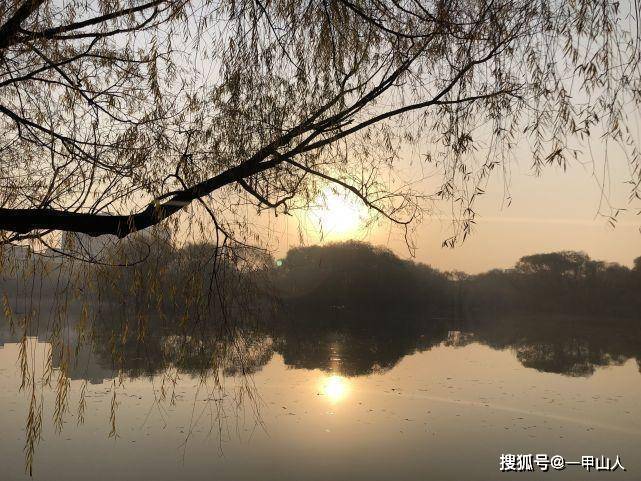 原创后日腊月十六“做尾牙”，屠苏配鸡牛，三吃三不做，分别指啥？