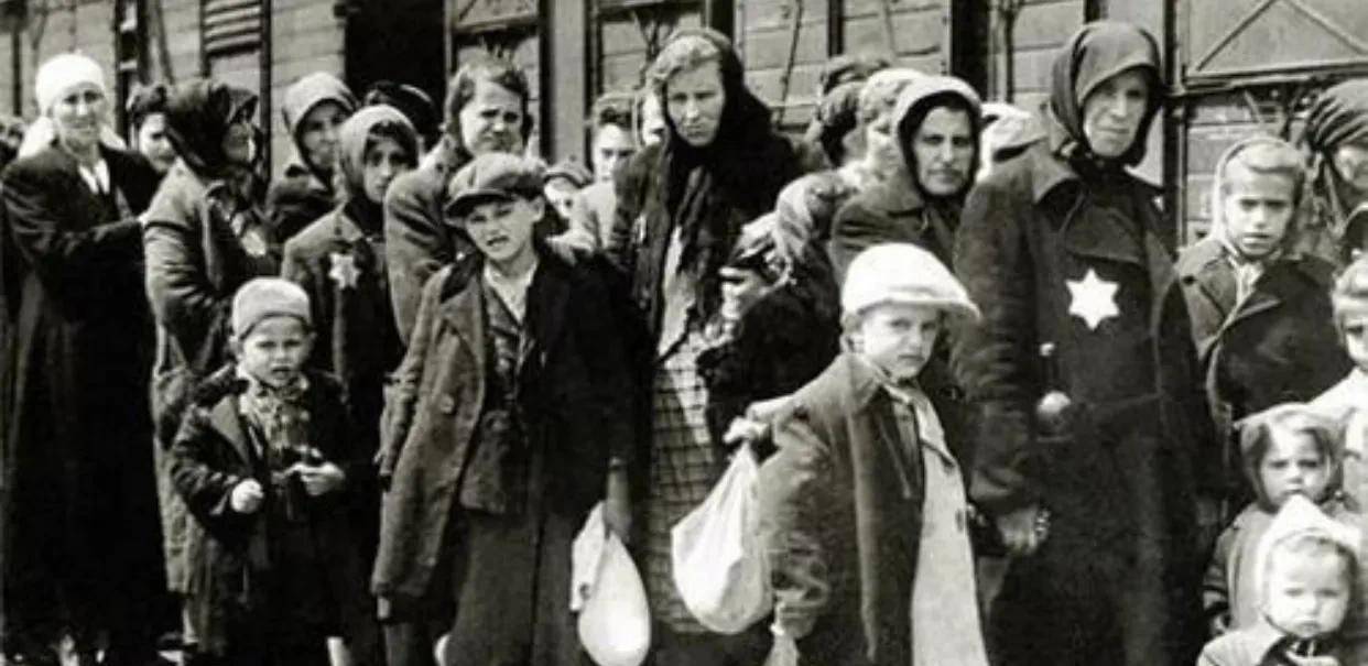 犹太人在二战期间,犯了什么错?为何希特勒要对犹太人赶尽杀绝?