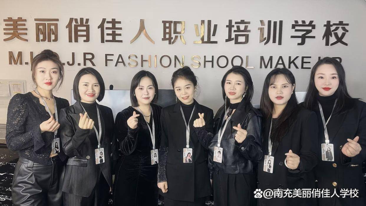 南充化妆培训多少钱，南充美丽俏佳人化妆培训告诉你