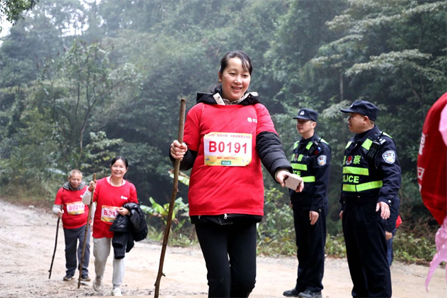 勇攀高峰挑战自我：壮象集团成功举办“融安村跑”迎新登山跑步活动(图3)