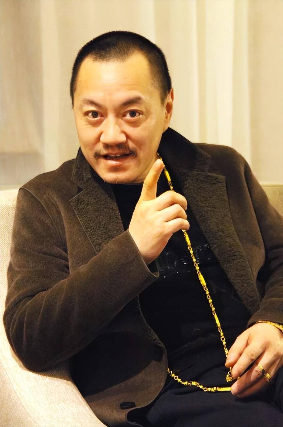 毕业于北大却多次失业,离婚的次日能够再婚,雪村的人生太奇幻!