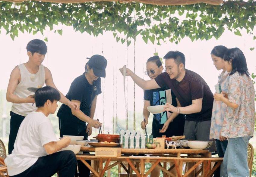 《向往的生活5》路透：四位老嘉宾确认回归，但有谁注意新面孔