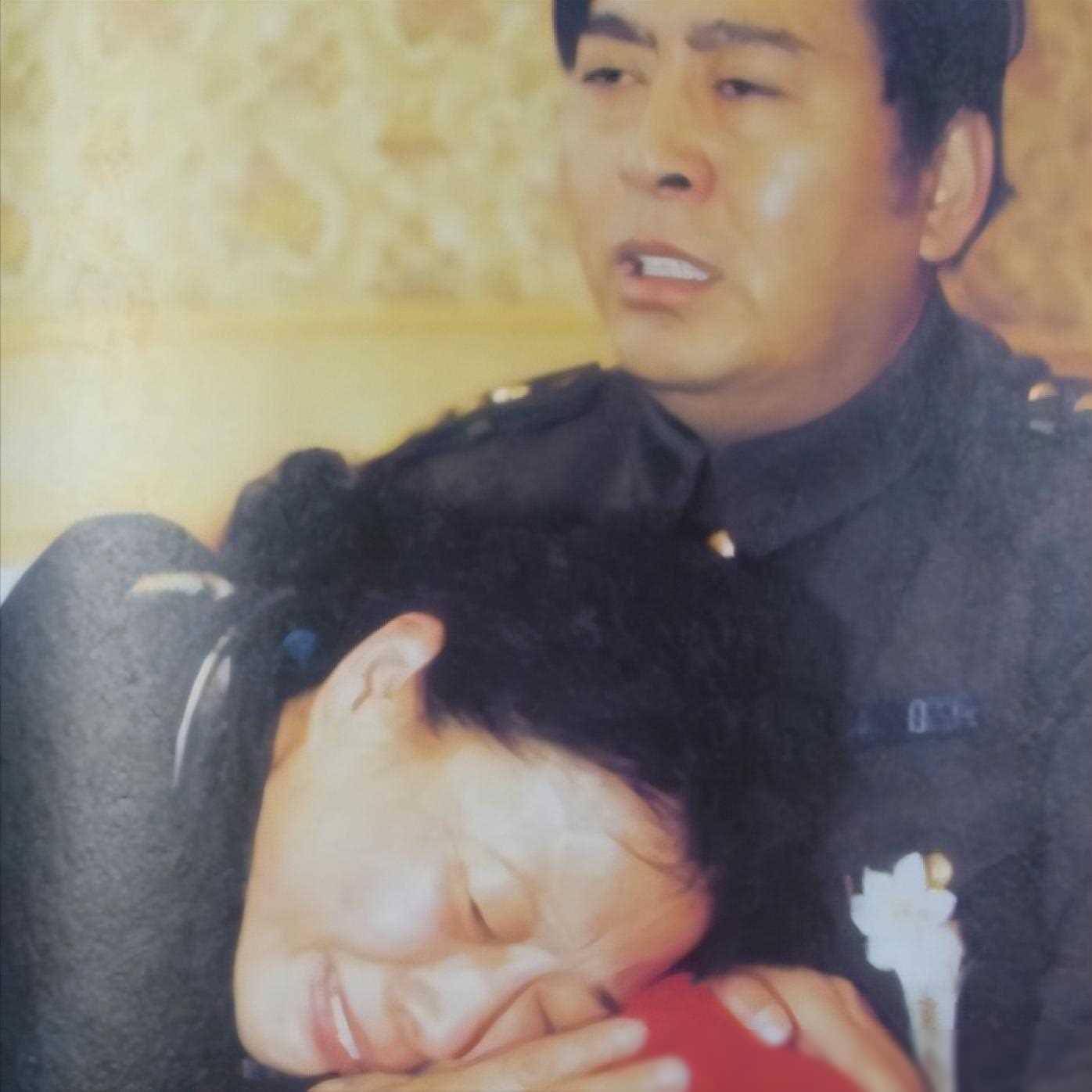 香妃刘丹父母兄长相继离世，母亲悲痛欲绝，令人唏嘘