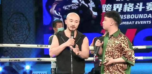原创一龙的复出之路：暴瘦70斤，年近40岁，面对“冷酷”对手