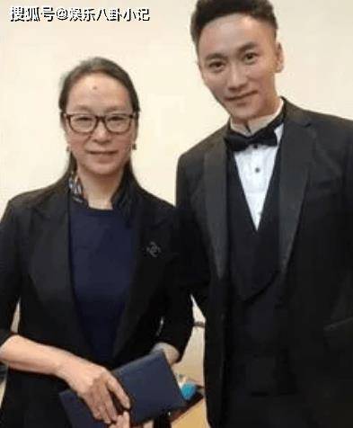 原创她是国家一级演员，与周野芒离婚后单身至今，儿子高大帅气是画家