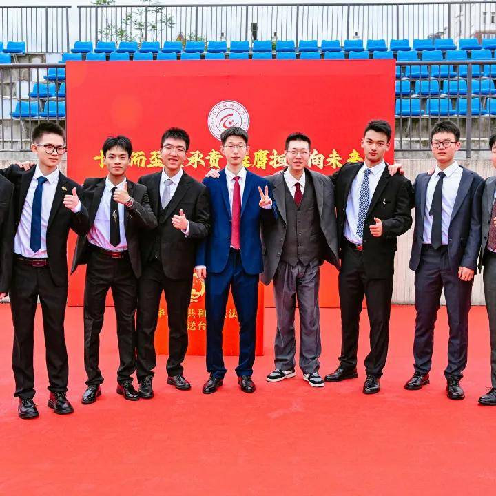 勇敢逐梦，扬帆起航！石室成飞中学这场成人礼，青春正燃，热辣滚烫！