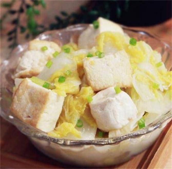老师傅做白菜炖豆腐的方法，肯定和你不一样，不用肉汤也一样美味