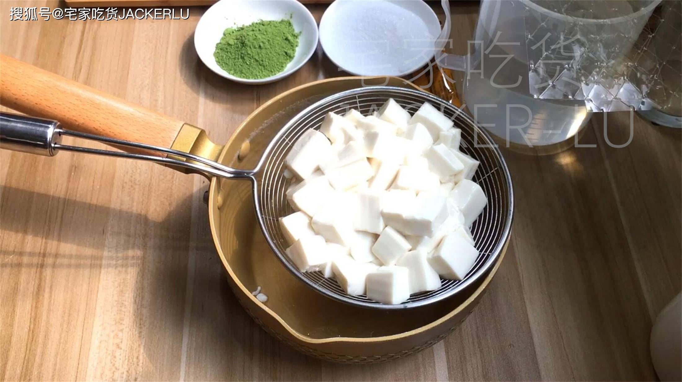 抹茶豆腐布丁，好吃又好做，抹茶脑袋可以制作起来。