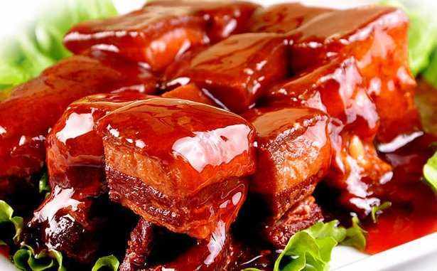 红烧肉：家常经典，甜蜜与咸香的交融