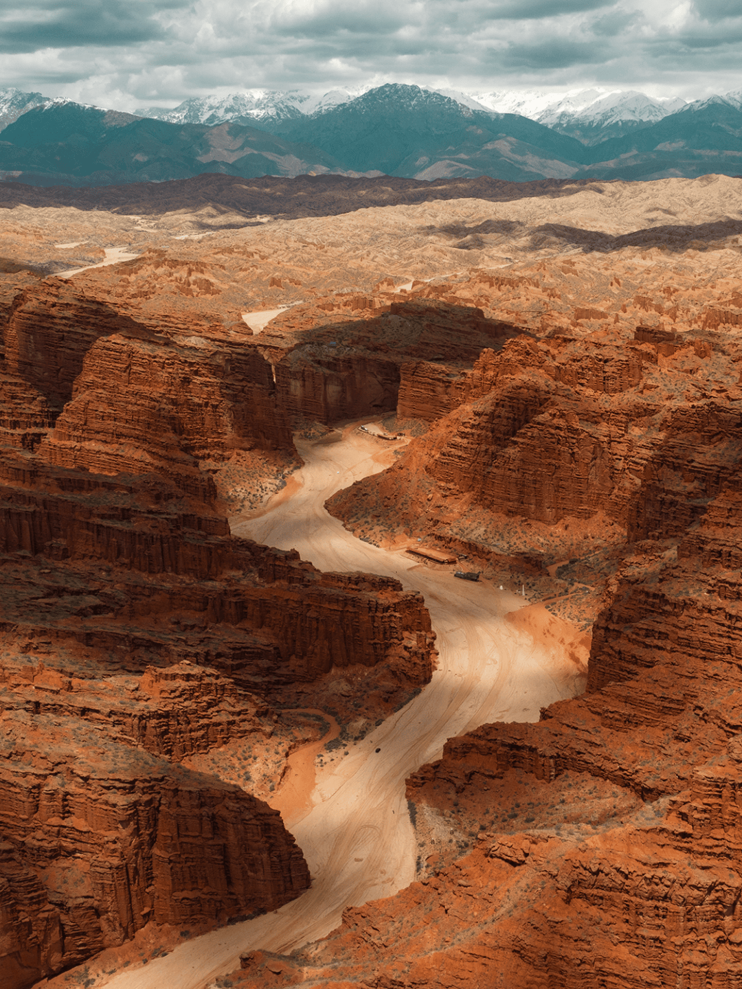 新疆阿克苏有个绝美峡谷，被称地球最美伤痕，太壮观和令人震撼了