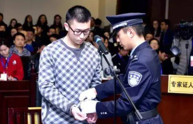 原创中国女留学生遭男友谋杀藏尸行李箱，窒息的爱到底有多恐怖