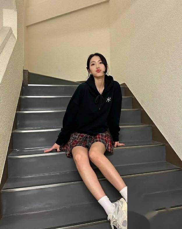 原创得住!姜智英35岁美貌如花,写真中的女神范儿让人着迷!