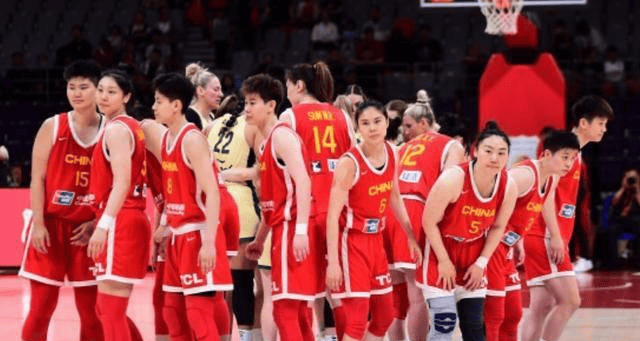 奥运大名单出炉，中国女篮公布队长，李梦乐开花，球迷祝福