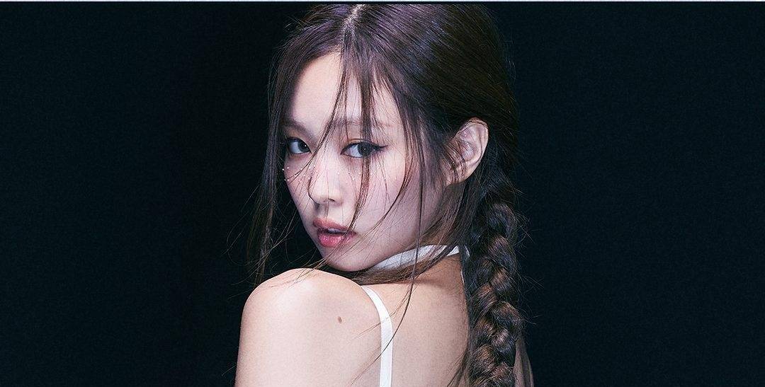 Jennie形象崩坏！疑室内抽烟朝化妆师吐白烟，网友：实在太过分