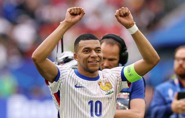 “西班牙足球甲级联赛西甲年薪排行榜：德容居