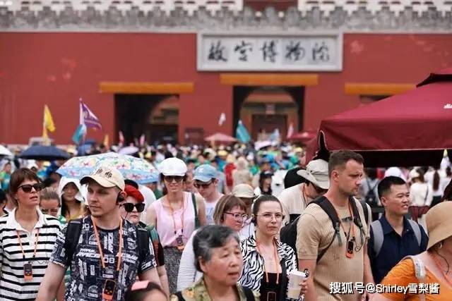 🌸人民网 【澳门天天开彩好正版挂牌】_栗丽：用影像记录这座城市的人们  第1张