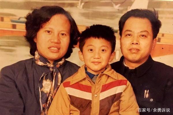 原创难怪孙俪从不晒公婆，看到他们的全家福后，网友：这颜值谁敢晒啊