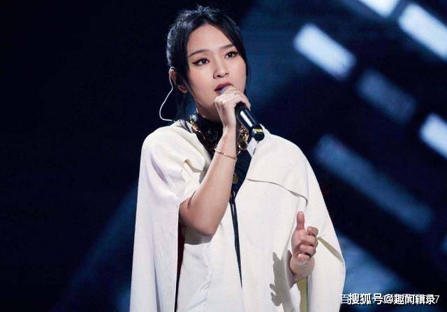 原创张国立的4个孩子，儿子是永远的耻辱，女儿却大红大紫！