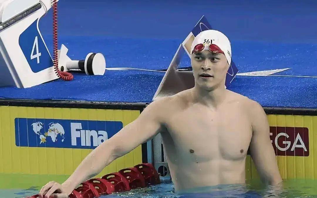 孙杨妻子张豆豆现身全国夏季游泳锦标赛,将观战孙杨400自决赛-孙杨泳游1500视频