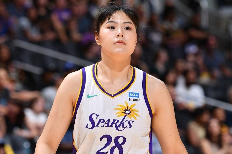 小宝给力!李月汝21分钟狂砍19+12+3,WNBA生涯首次两双当选本场最佳