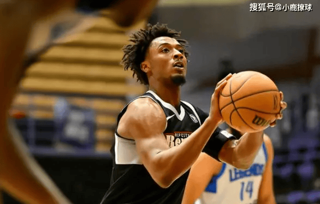 正式就位！NBA级后卫与新疆男篮完成汇合，刘炜三外援备战新赛季