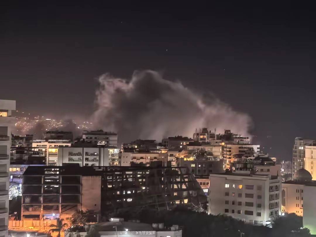 深夜传来巨响！美对也门新一轮打击要来？紧要关头，美高官发话了