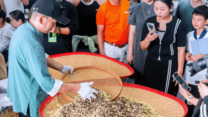 PG电子平台福州茉莉花茶在第十六届海峡两岸茶业博览会上大放异彩(图3)