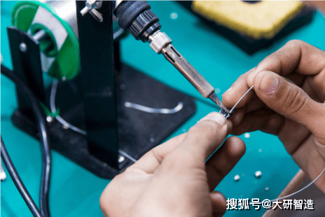 大研智造激光锡球焊锡机：攻克精密焊接难题的“利器”