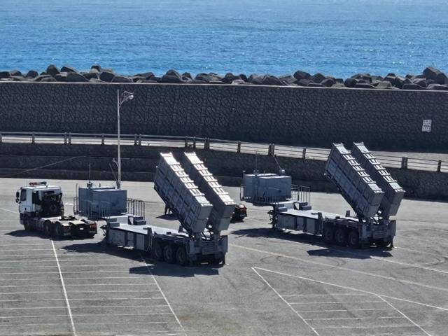 对岸彻夜实弹开火，台退将一番话，为解放军点明攻台首个目标？