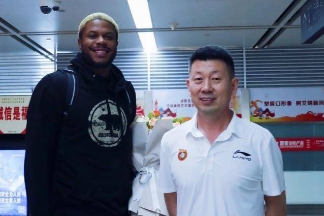 辽篮大名单调整！杨鸣连签三人，NBA大外援到队+两国手租借来帮忙