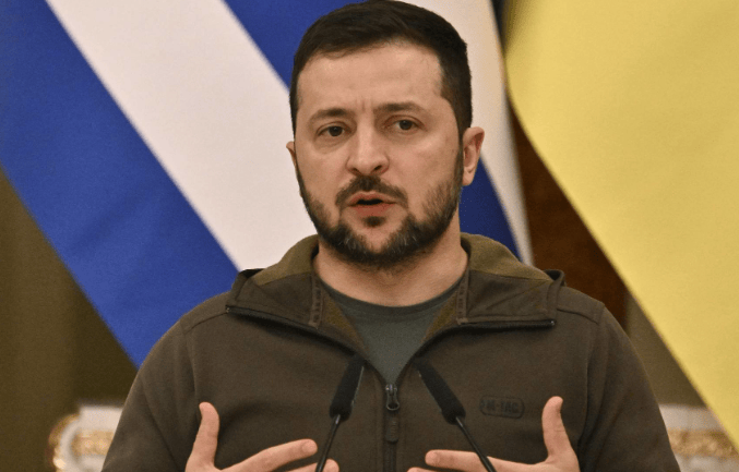 深夜打响！刚找到俄罗斯弱点，无人机从天而降，泽连斯基性命不保