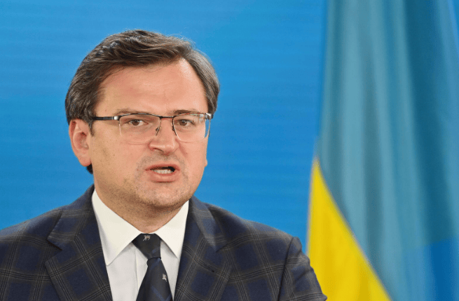 深夜打响！刚找到俄罗斯弱点，无人机从天而降，泽连斯基性命不保