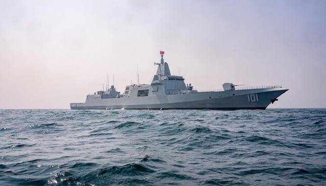 福建舰第六次海试归来,甲板上的不寻常之处,还不是美国最担忧的 福建舰第六次海试归来,甲板上的不寻常之处,还不是美国最担忧的