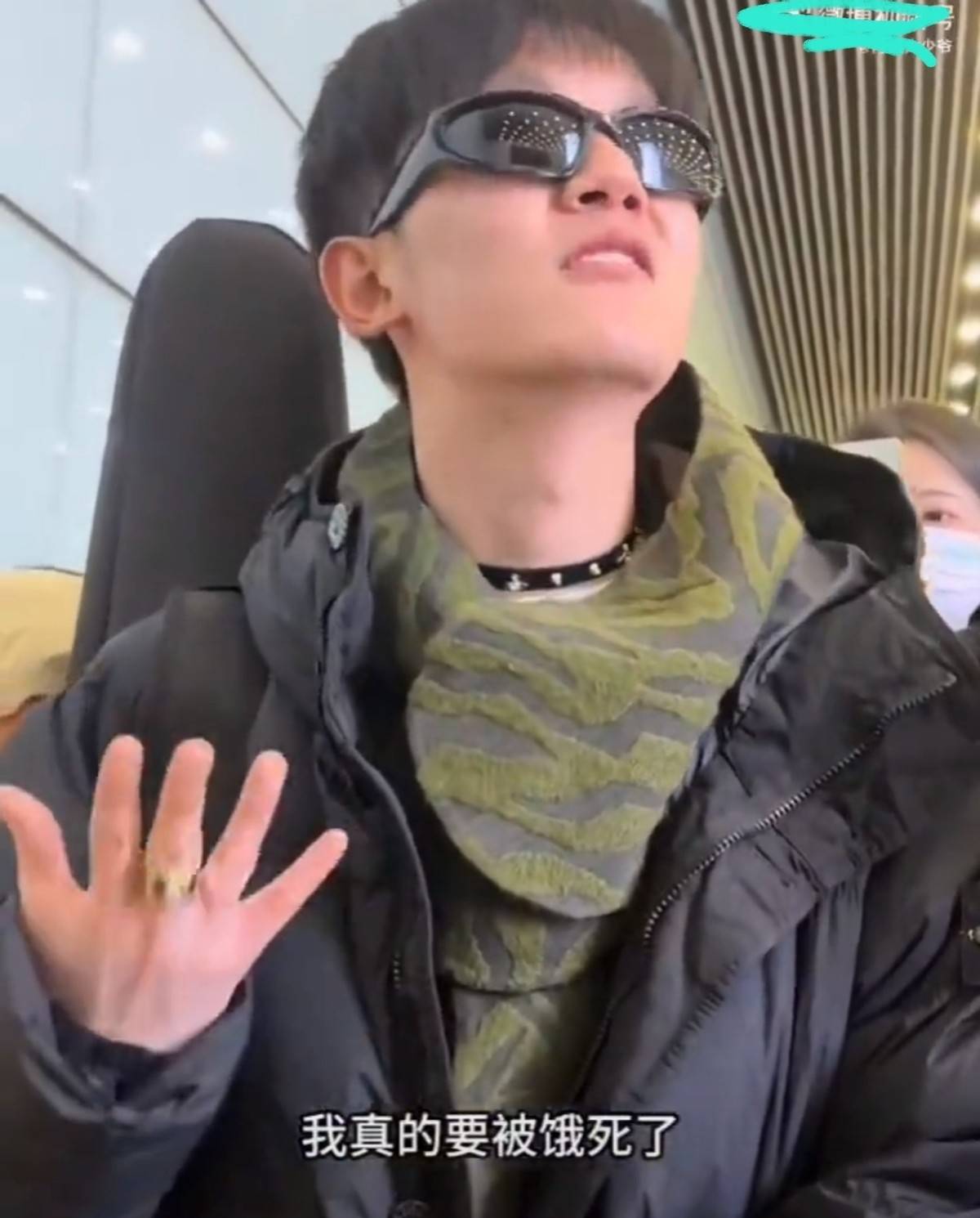 吃瓜！网友曝和95后男星睡了醉酒未守卫沾染后遭弃网友：难评（伊能静初度回应婚变！难怪秦昊休心塌地于正的话竟然没错），文娱圈六大瓜：鹿晗烟头争议、王宝强塌房底子揭秘