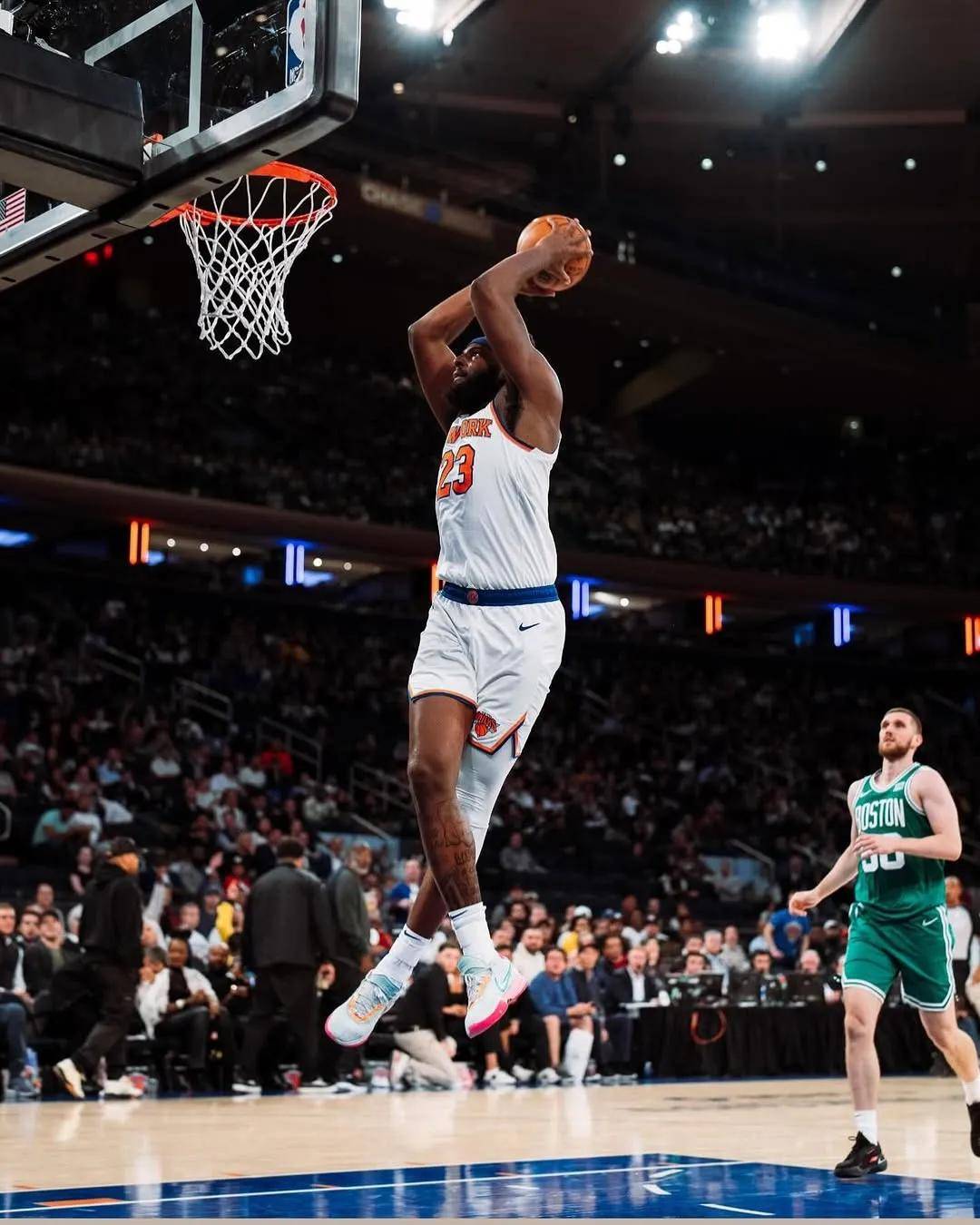 原创             脆皮中锋！胖成球了！恩比德毁了他的NBA生涯