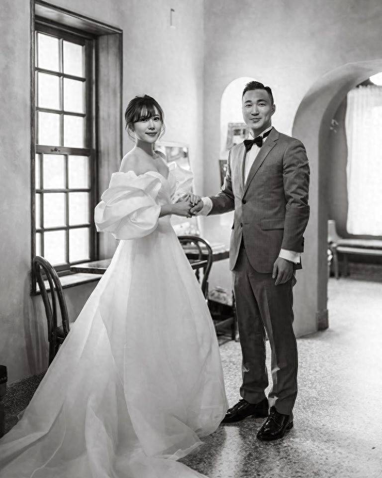 终极女神公开超仙婚纱照甜蜜告白未婚夫：余生请多指教(图1)
