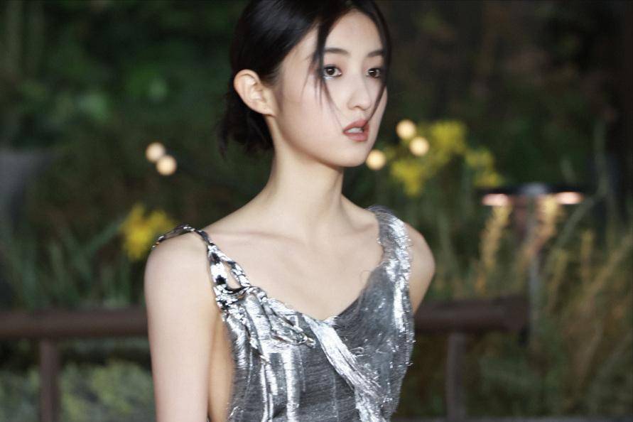 一场颁奖晚会戳穿了00后花旦的真实身份狐狸尾巴藏不住了2025/5/20娱乐吃瓜狐狸