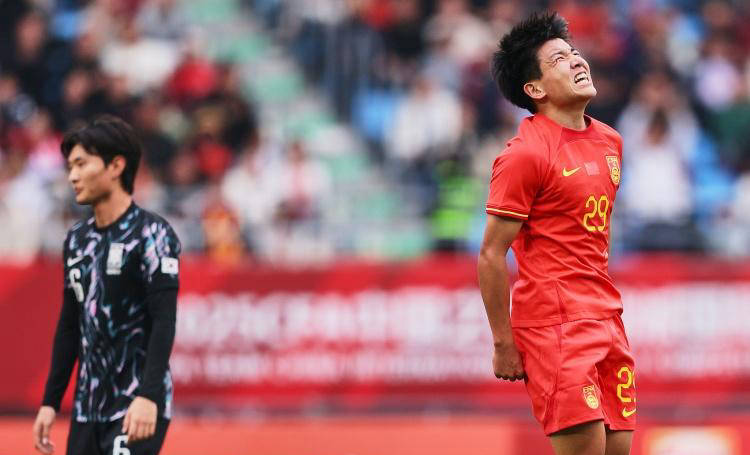 u22国足1-0绝杀韩国，连续两战不败稳占榜首！