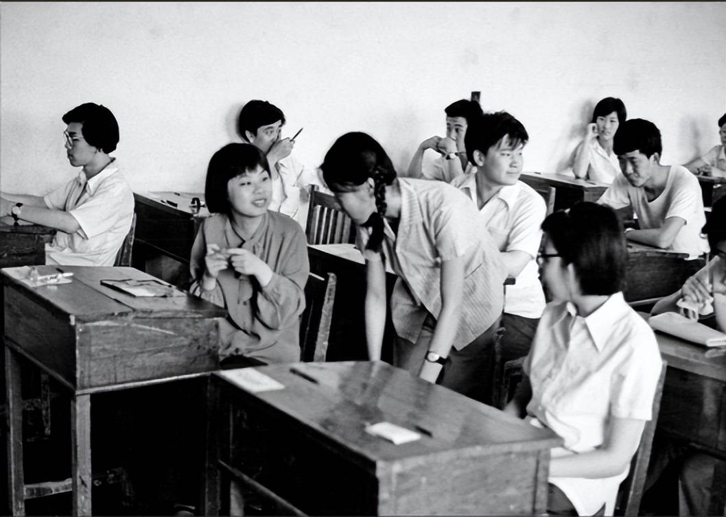 冬天棉拖鞋内蒙女教师花20元给学生买了双棉鞋26年后学生回赠她一套房