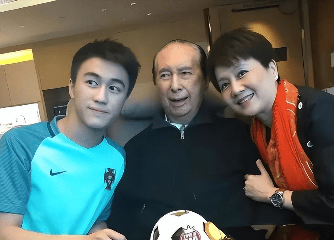傅程鹏更名换姓仍逃但是网友审讯（文娱圈吃瓜大全爆料揭秘明星幕后故事与八卦据谈）及叶舒华网友直呼尘寰水蜜桃肉肉可爱又性感：真想咬一口？控股股东将变动为新余金紫欣海源复材3月31日起复牌从“军旅一哥”到无