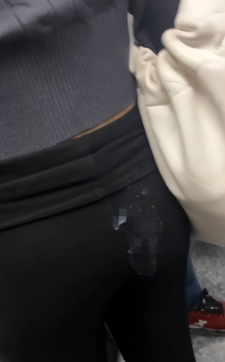 6686体育注册上海地铁美女穿瑜伽裤沾染“不明液体”照片曝光猥琐男已被捕(图3)