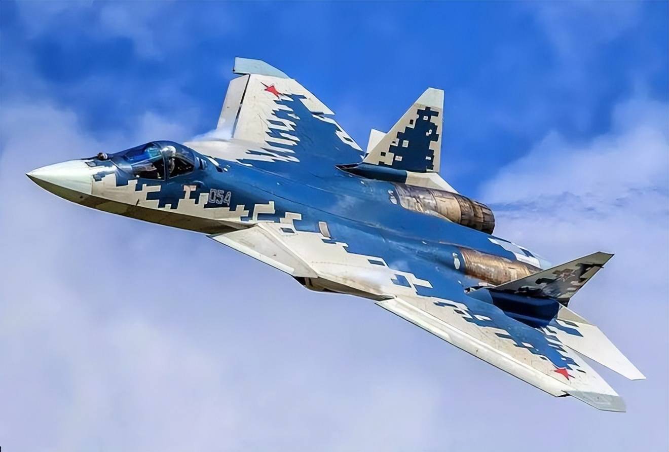 五代机载弹量排名：F-35载弹7吨，苏-57载弹6吨，歼-20载弹多少