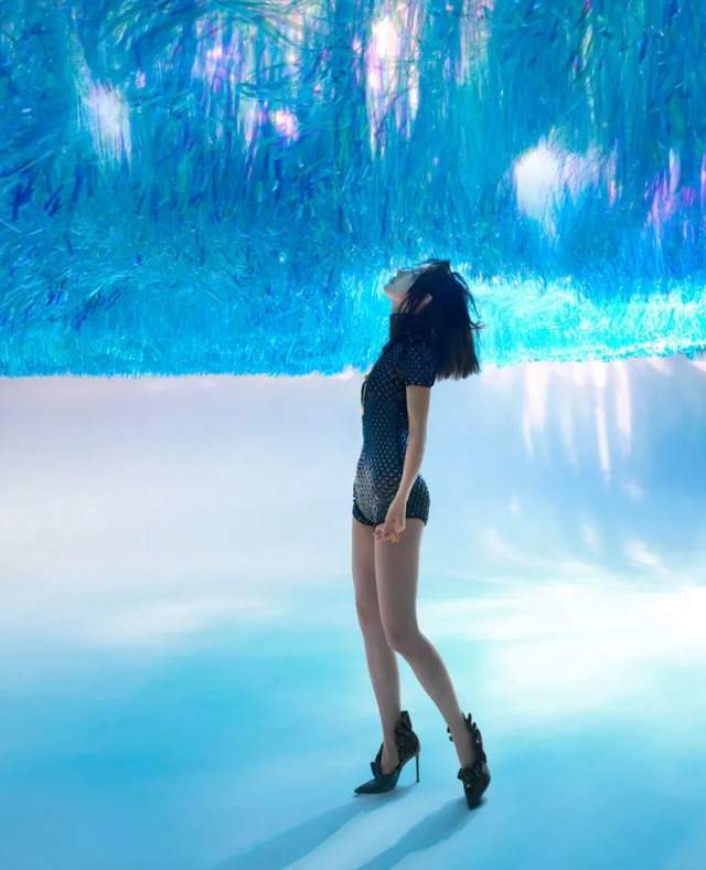 原创周冬雨最新写真火力全开！越来越好看，完全可以转型女神路线了