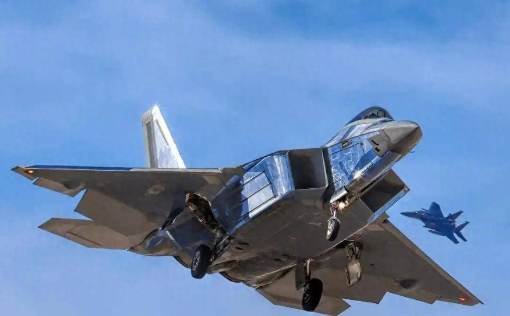 面临中国六代机混合双打，F-47影子都没有，美军不得不折腾起F-22
