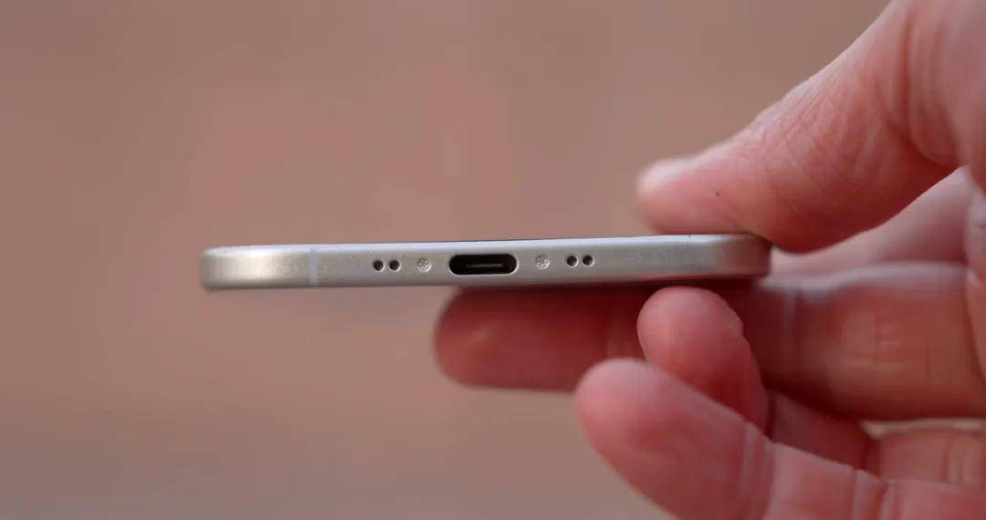 原创             iPhone 17 新机模曝光，终于换外观了