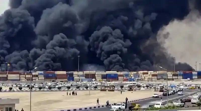 伊朗港口大爆炸，死伤超1200人，幕后真凶被揪出，不是美国以色列