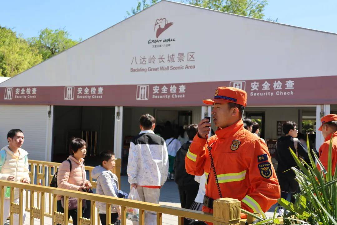 延庆八达岭长城上的“多彩”守护——