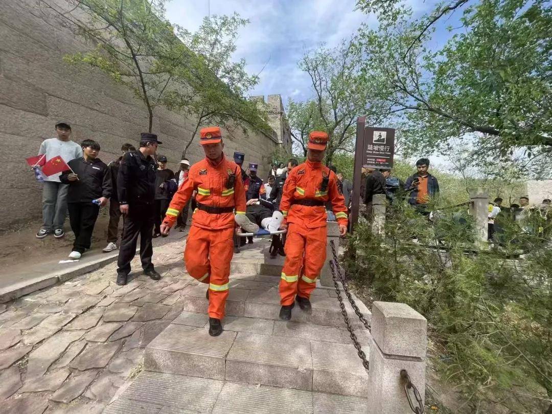 延庆八达岭长城上的“多彩”守护——