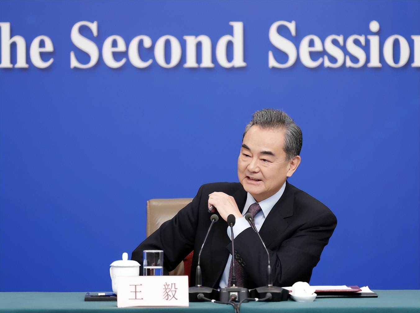 普京宣布停火72小时！中俄再度会面，王毅用8个字，定调中俄关系